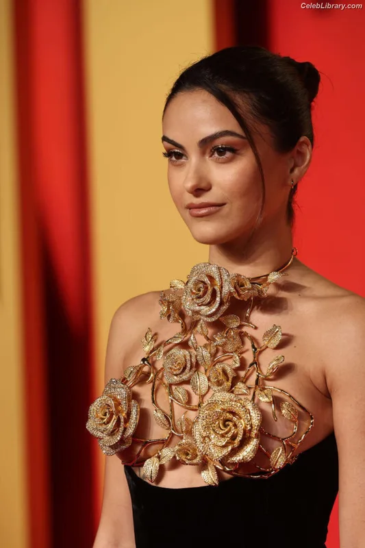 Camila Mendes photo 17 of 950