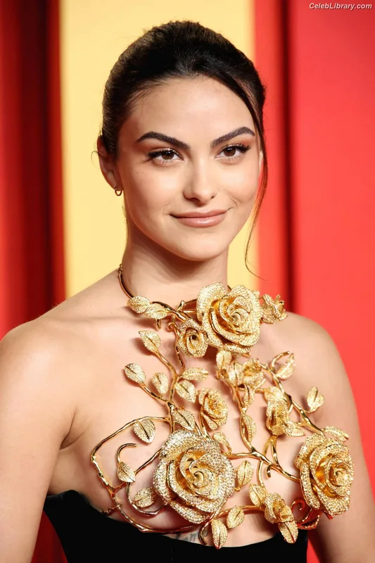 Camila Mendes photo 21 of 950