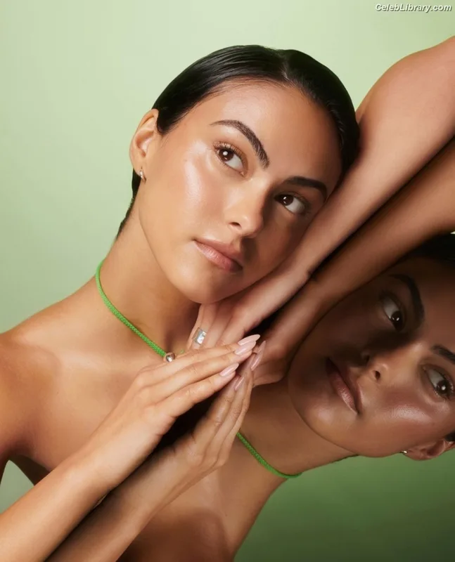 Camila Mendes photo 1 of 950