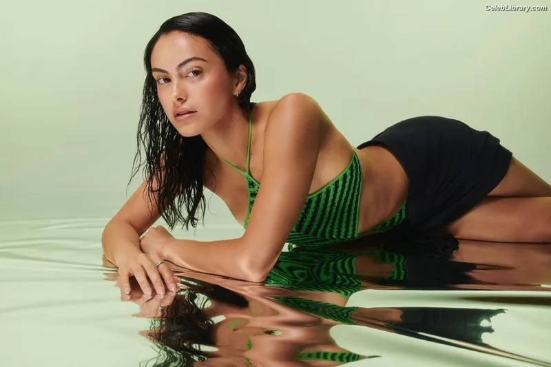 Camila Mendes photo 2 of 950