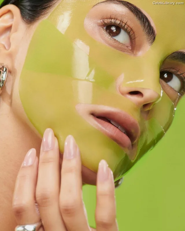 Camila Mendes photo 4 of 950