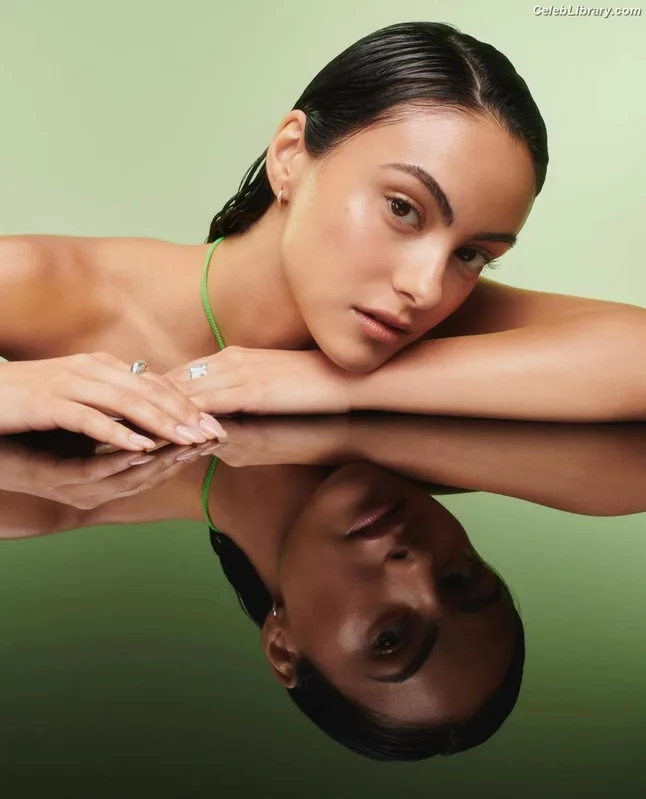 Camila Mendes photo 5 of 950