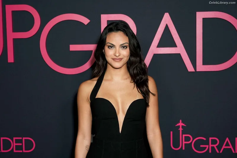 Camila Mendes photo 10 of 950