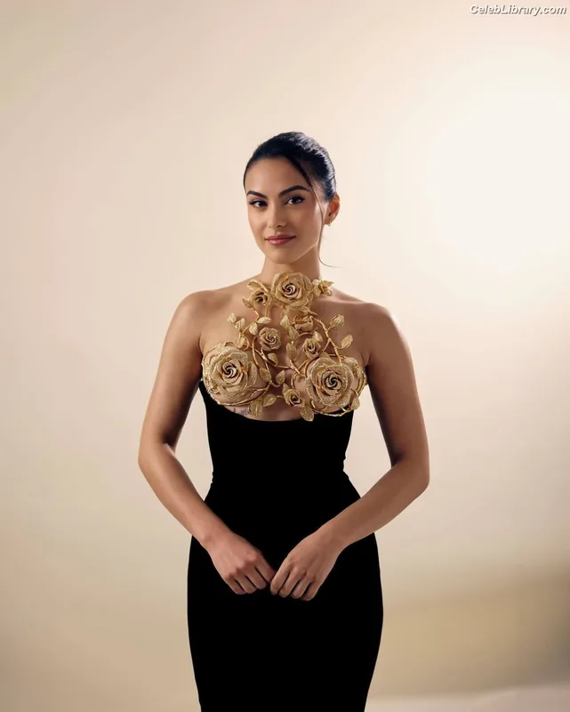 Camila Mendes photo 12 of 950