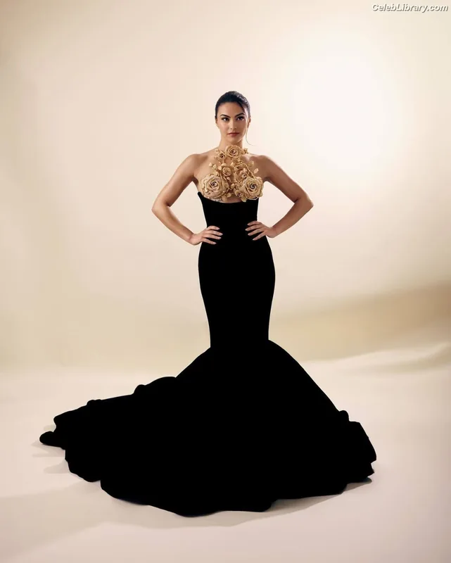 Camila Mendes photo 13 of 950