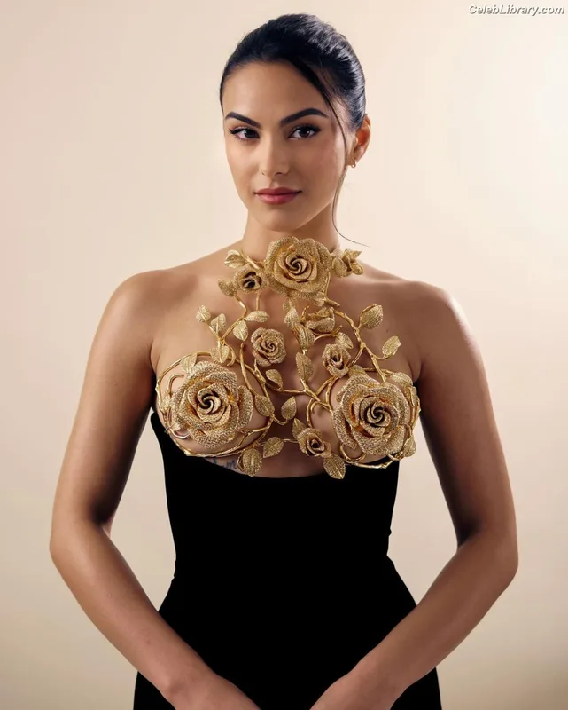 Camila Mendes photo 15 of 950