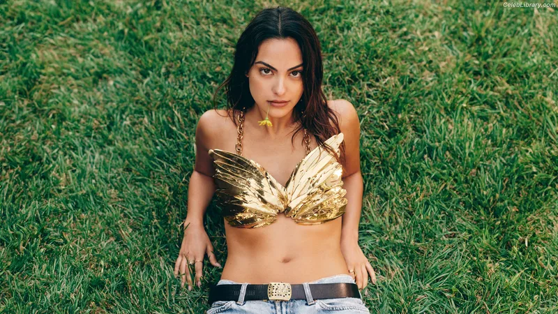 Camila Mendes photo 17 of 950