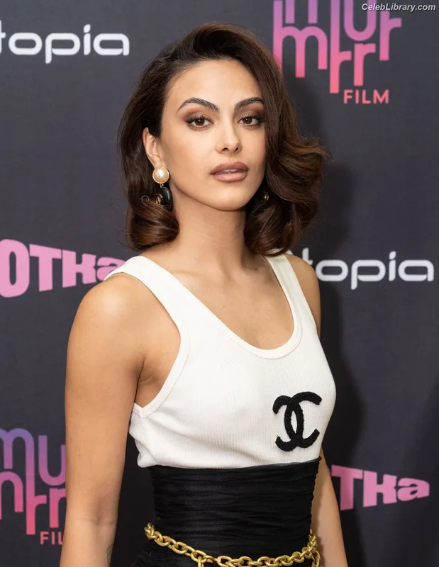 Camila Mendes photo 18 of 950