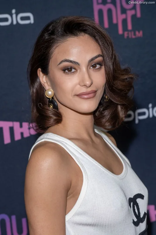 Camila Mendes photo 24 of 950