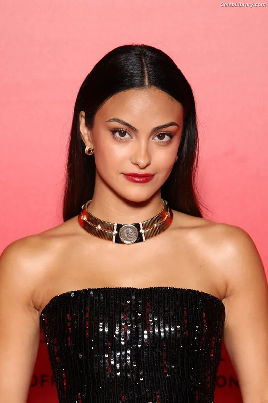 Camila Mendes photo 17 of 950