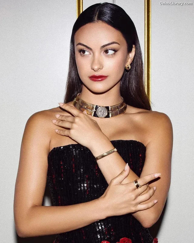 Camila Mendes photo 19 of 950