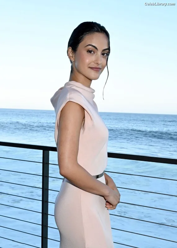 Camila Mendes photo 24 of 950