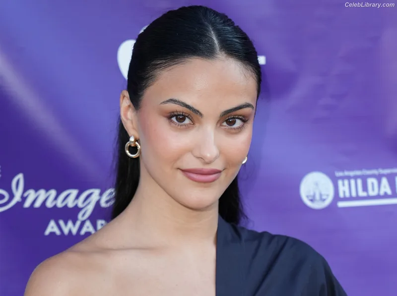 Camila Mendes photo 12 of 950