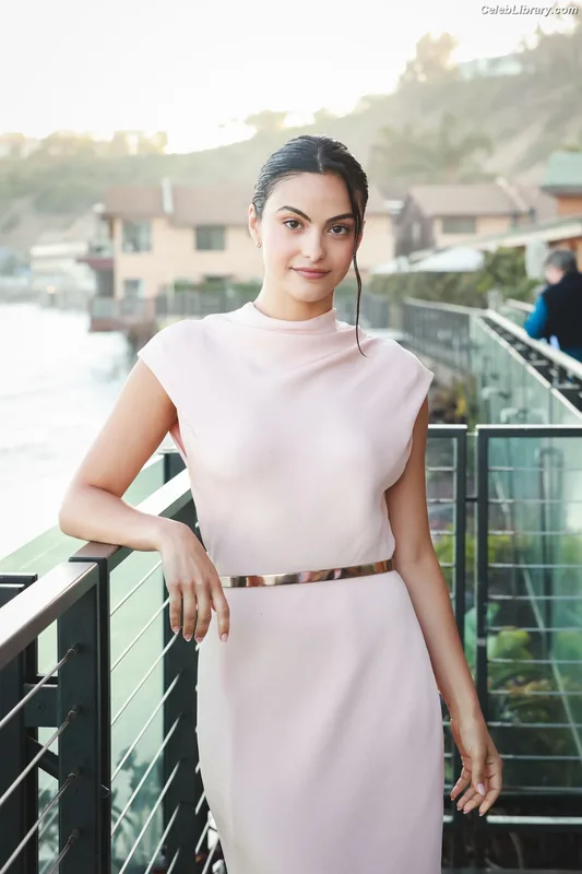 Camila Mendes photo 13 of 950