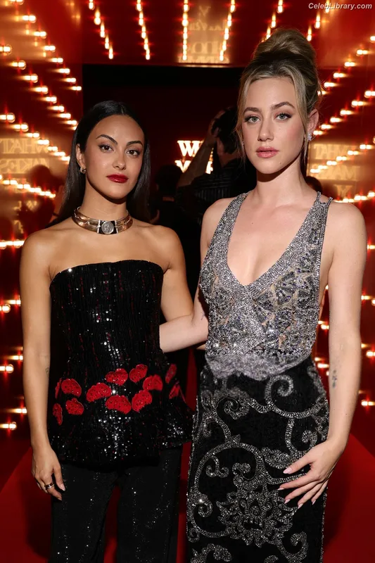 Camila Mendes photo 18 of 950