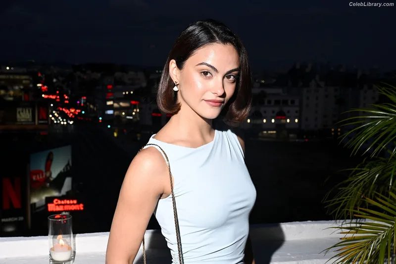 Camila Mendes photo 23 of 950