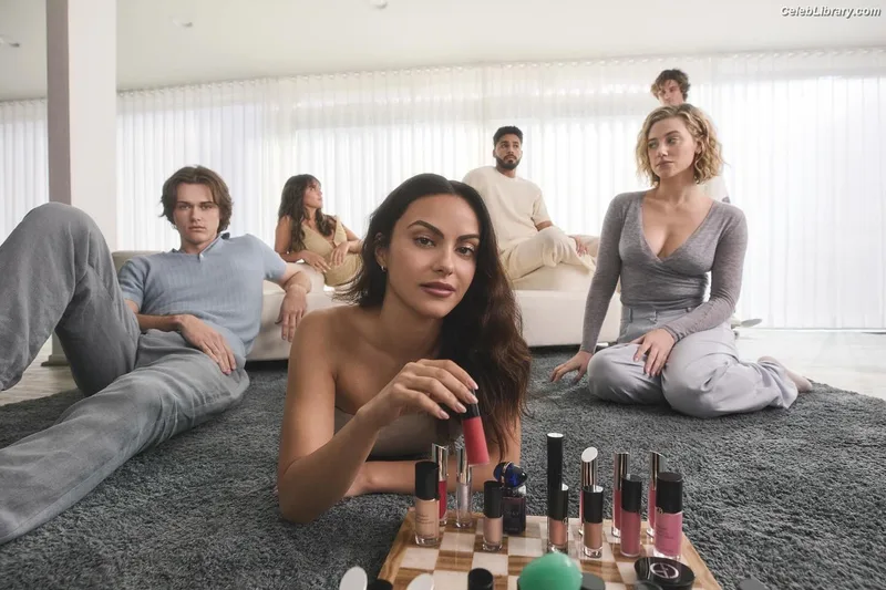 Camila Mendes photo 16 of 950