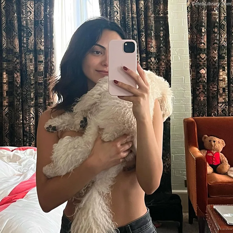 Camila Mendes photo 20 of 950