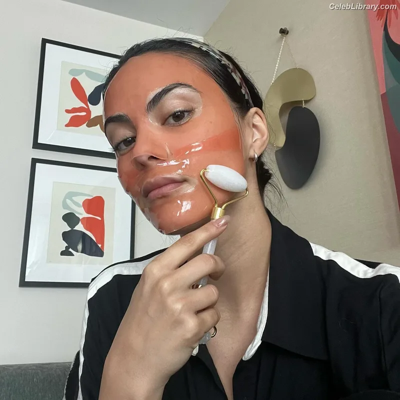 Camila Mendes photo 22 of 950