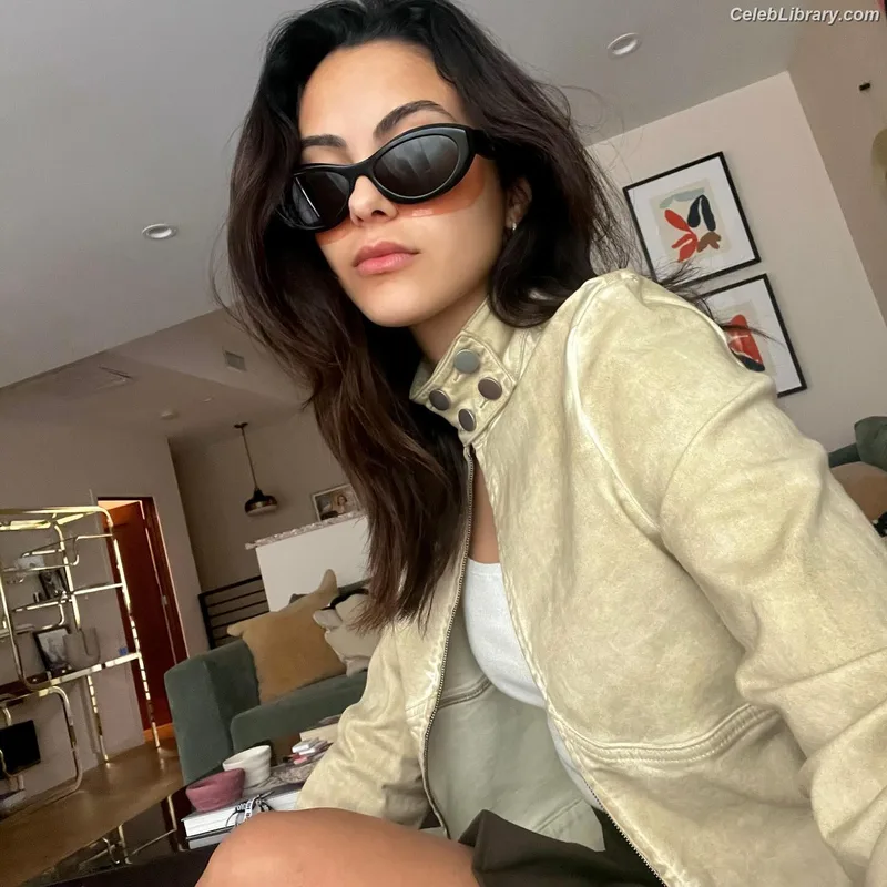Camila Mendes photo 23 of 950