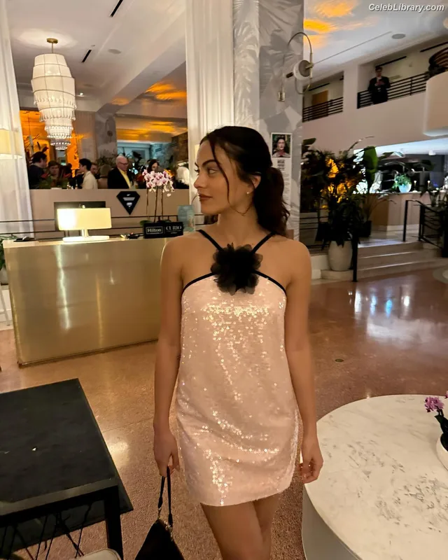 Camila Mendes photo 8 of 950