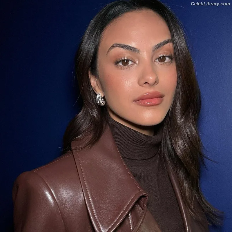 Camila Mendes photo 10 of 950