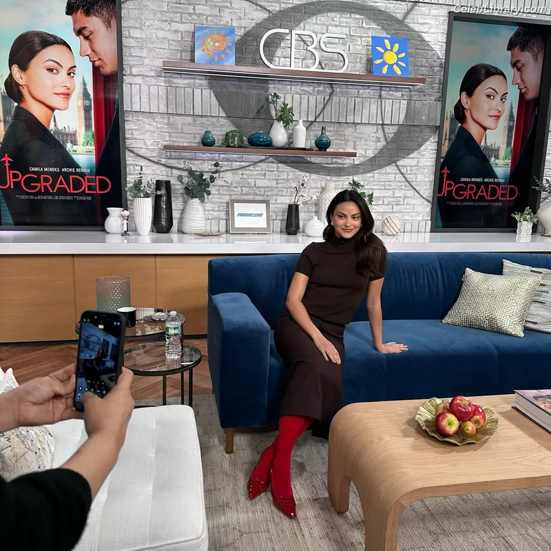 Camila Mendes photo 11 of 950