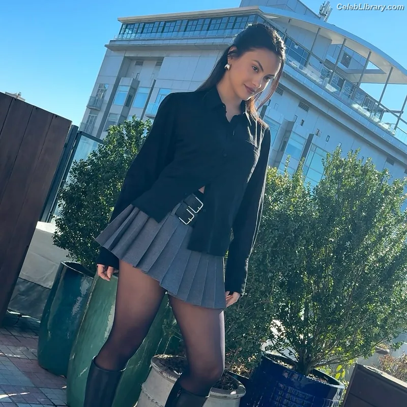 Camila Mendes photo 12 of 950