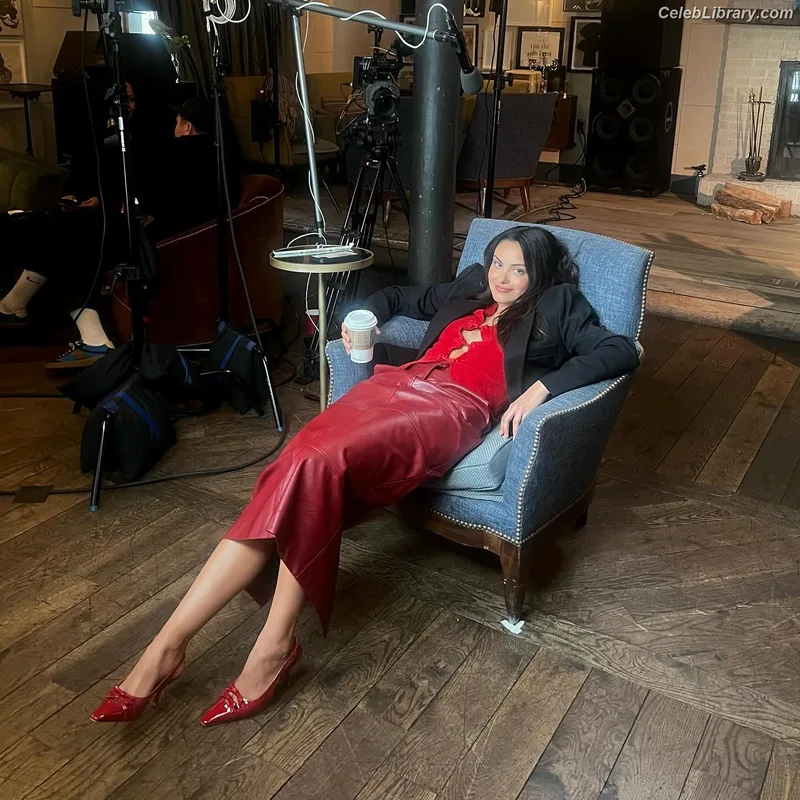 Camila Mendes photo 21 of 950