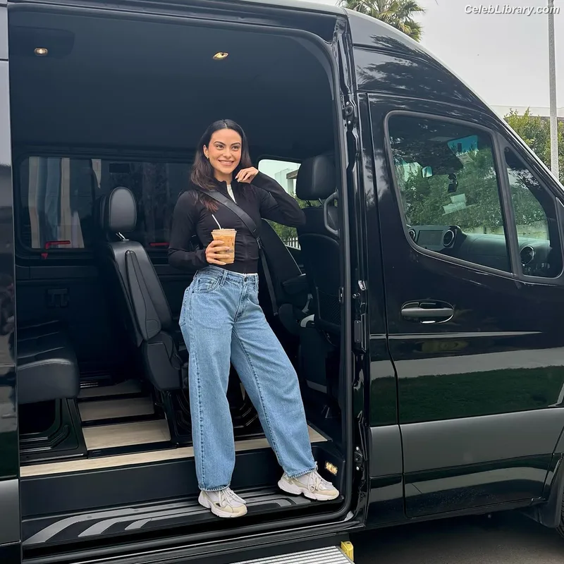 Camila Mendes photo 23 of 950