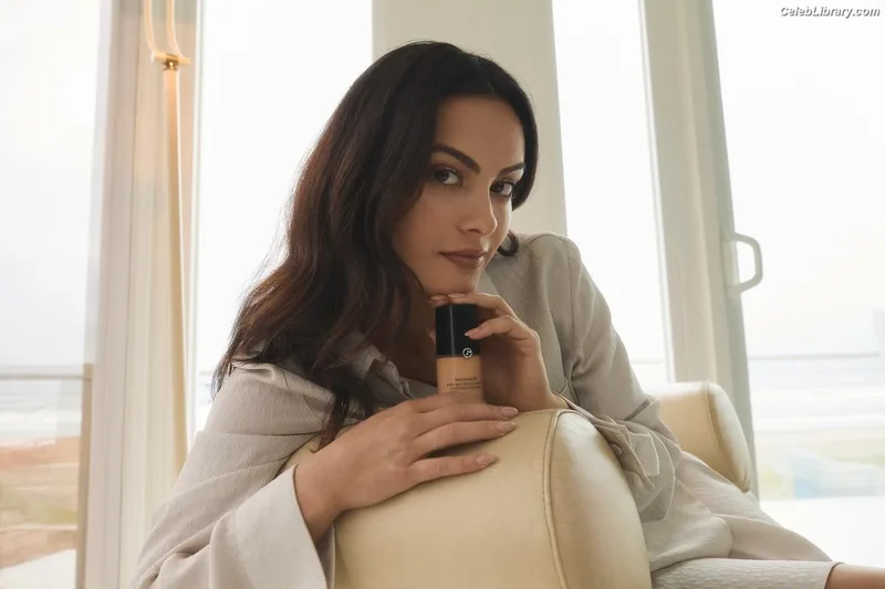 Camila Mendes photo 2 of 950
