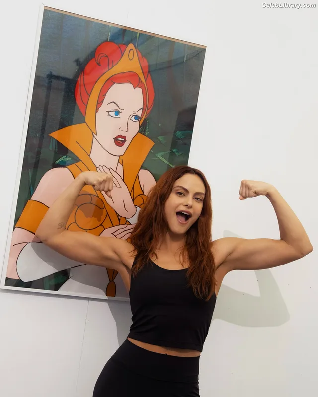 Camila Mendes photo 7 of 950