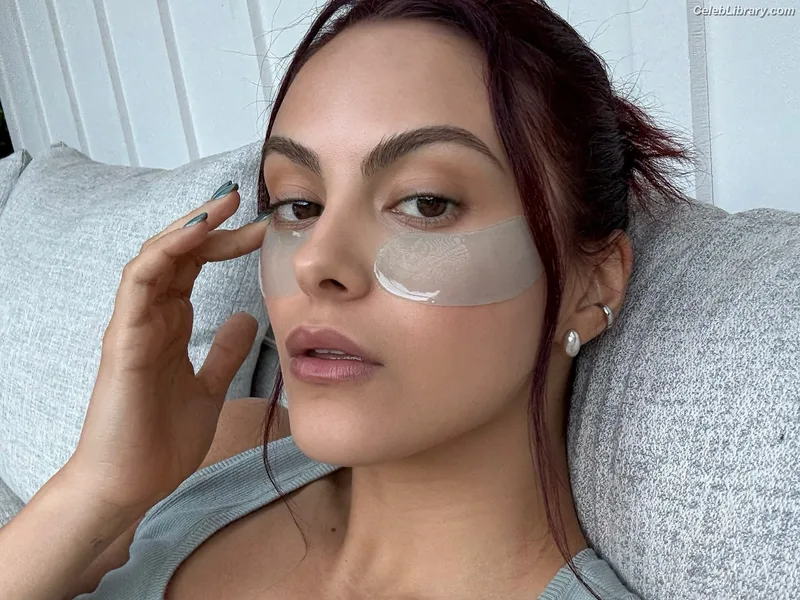 Camila Mendes photo 9 of 950