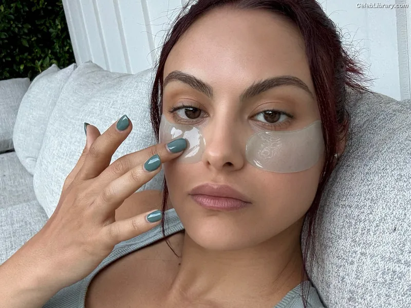 Camila Mendes photo 11 of 950