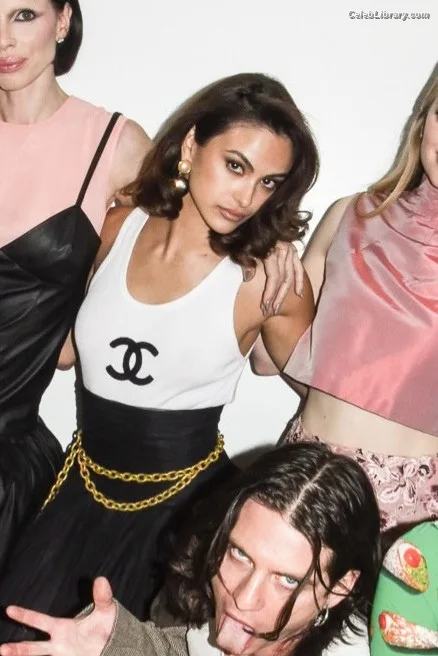 Camila Mendes photo 16 of 950