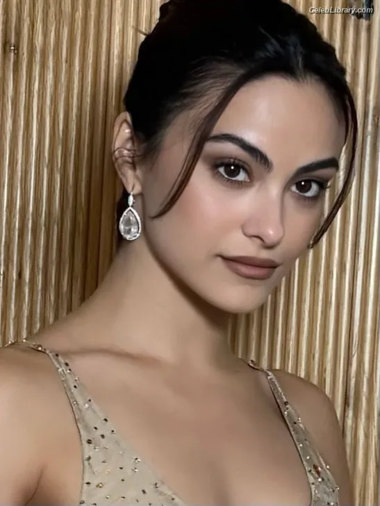 Camila Mendes photo 20 of 950