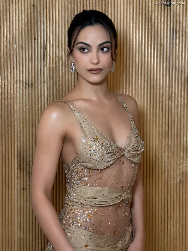 Camila Mendes photo 21 of 950