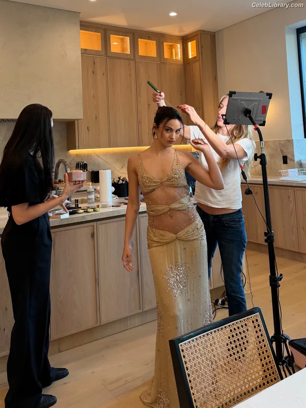 Camila Mendes photo 23 of 950