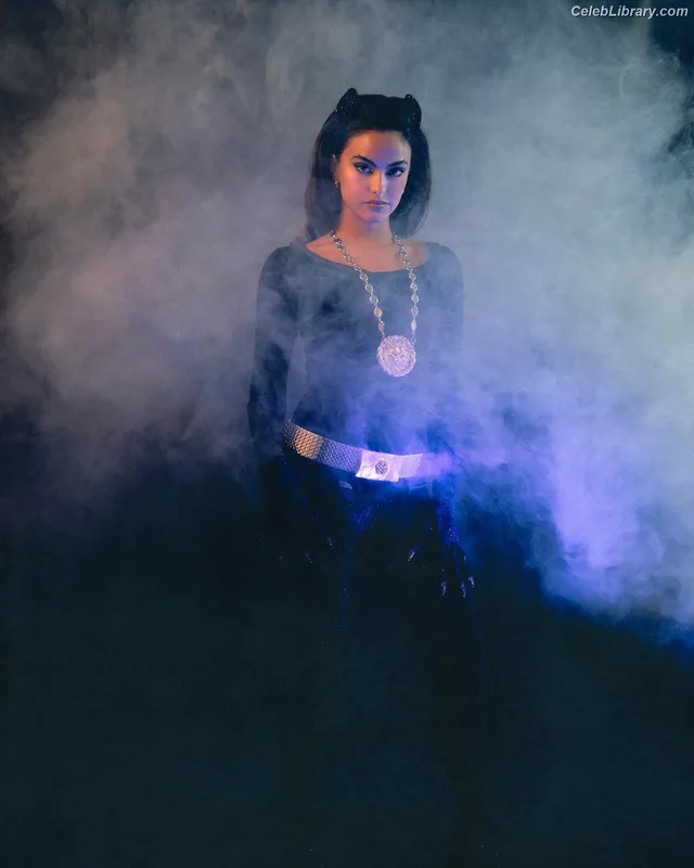 Camila Mendes photo 6 of 950