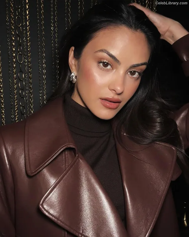 Camila Mendes photo 14 of 950