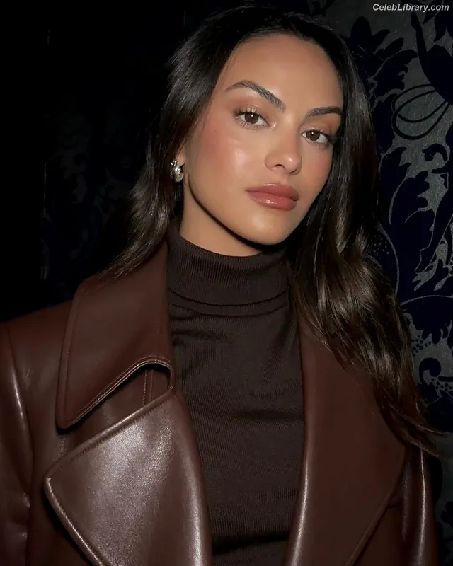 Camila Mendes photo 15 of 950