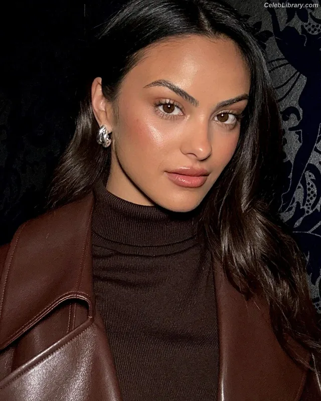 Camila Mendes photo 16 of 950