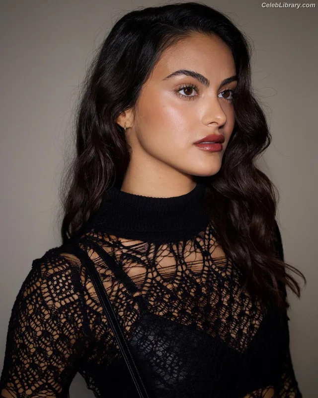 Camila Mendes photo 17 of 950