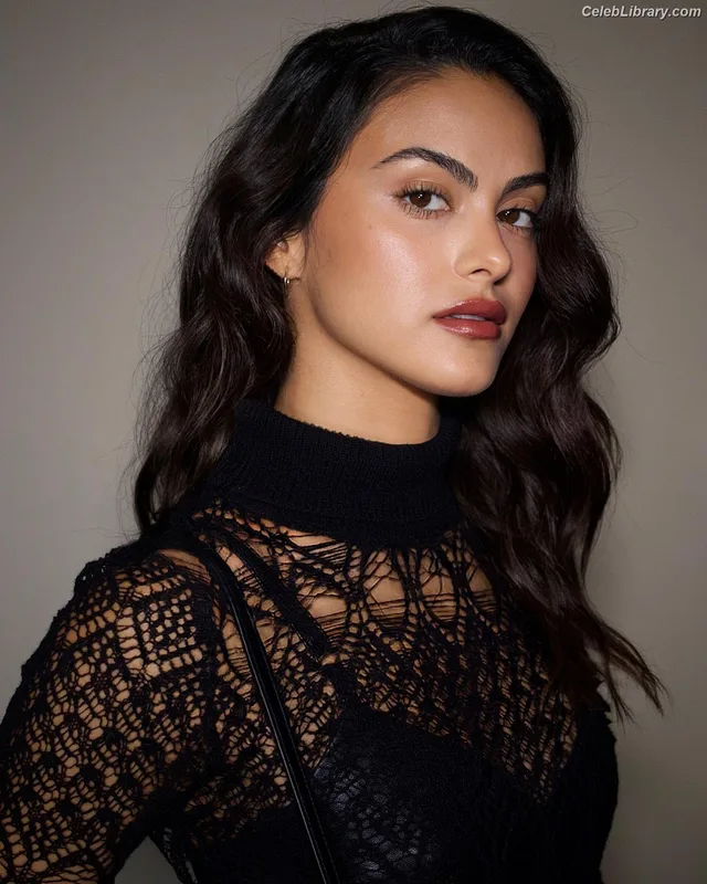 Camila Mendes photo 18 of 950