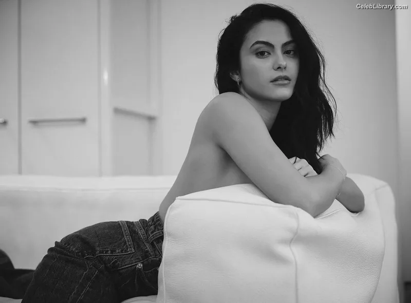 Camila Mendes photo 19 of 950
