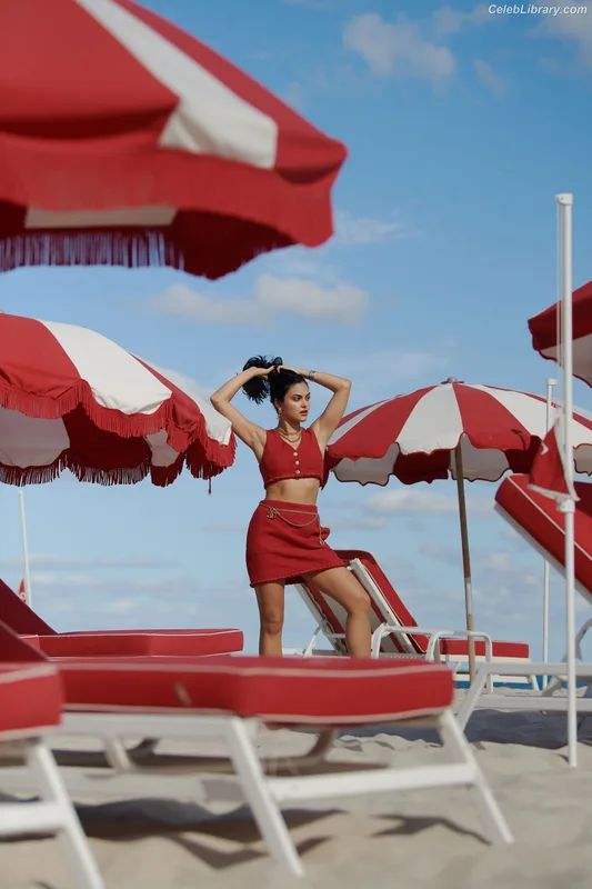 Camila Mendes photo 2 of 950