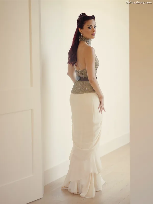 Camila Mendes photo 16 of 950