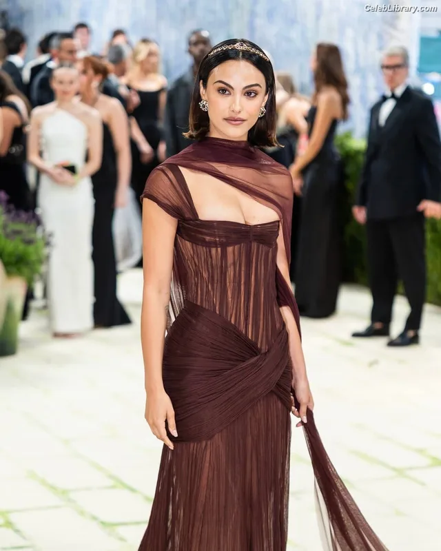 Camila Mendes photo 17 of 950