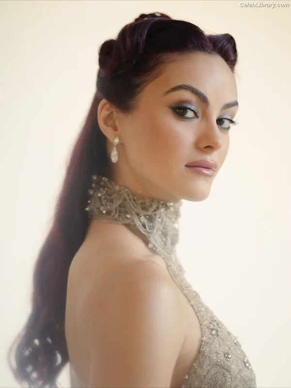 Camila Mendes photo 22 of 950