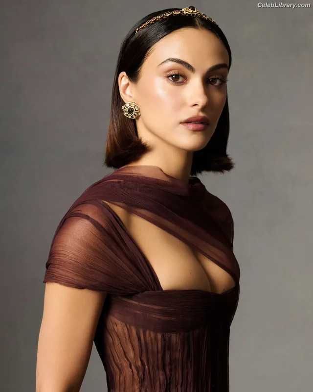 Camila Mendes photo 23 of 950